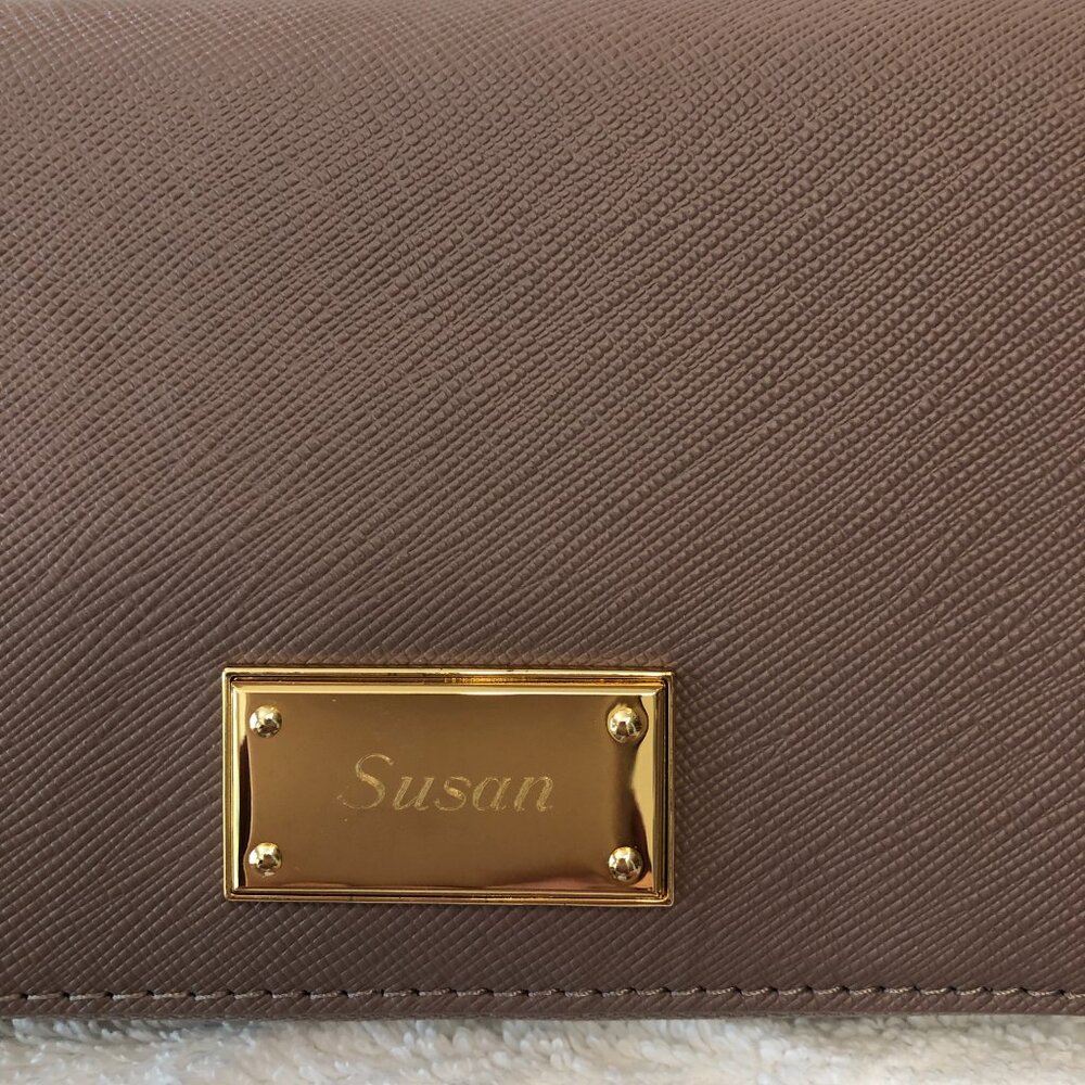 NWOT TR Large Women's Continental Custom Graved Wallet with Box - Picture 3 of 12
